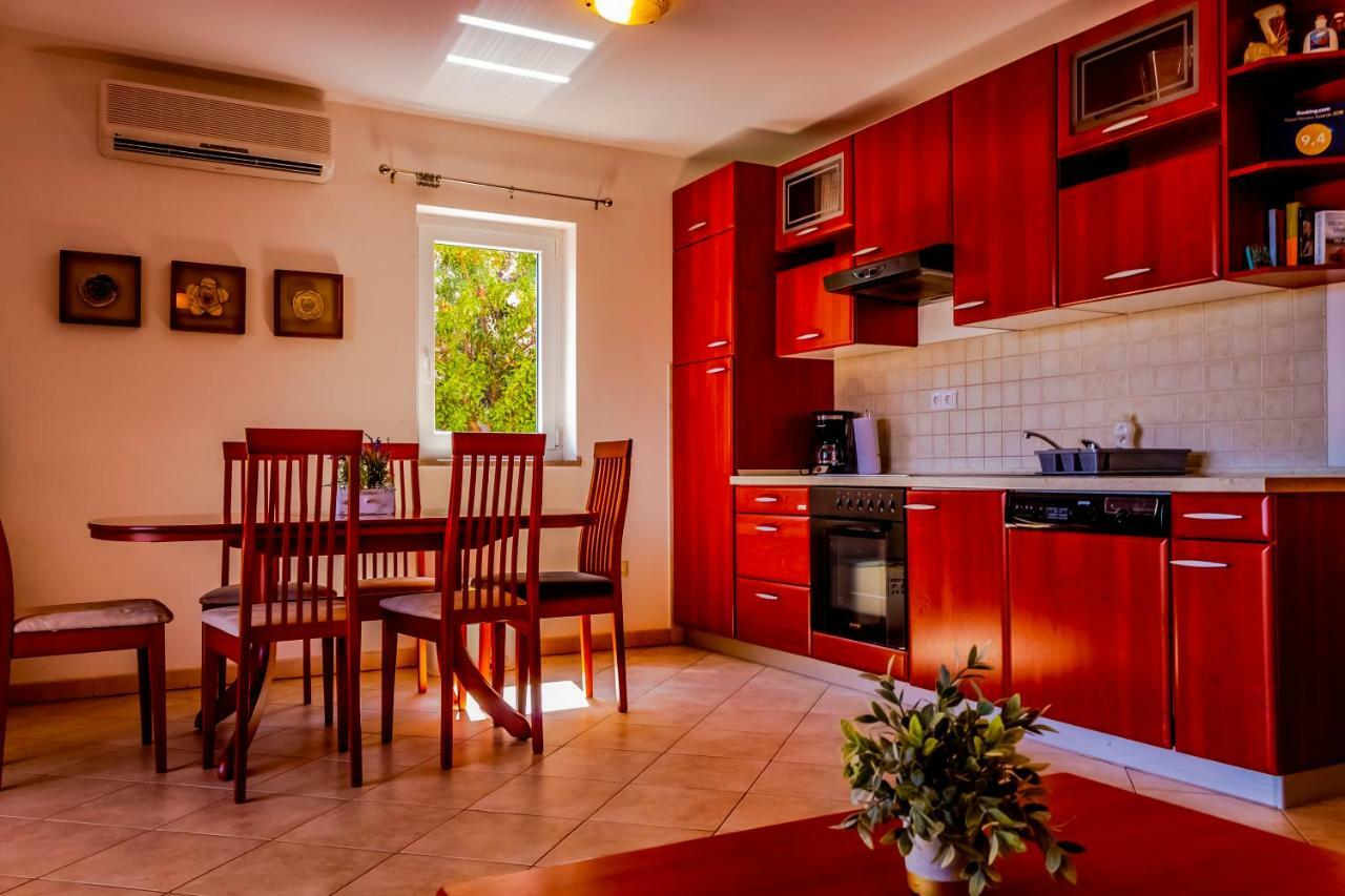Apartmán Abby Kornić Exteriér fotografie