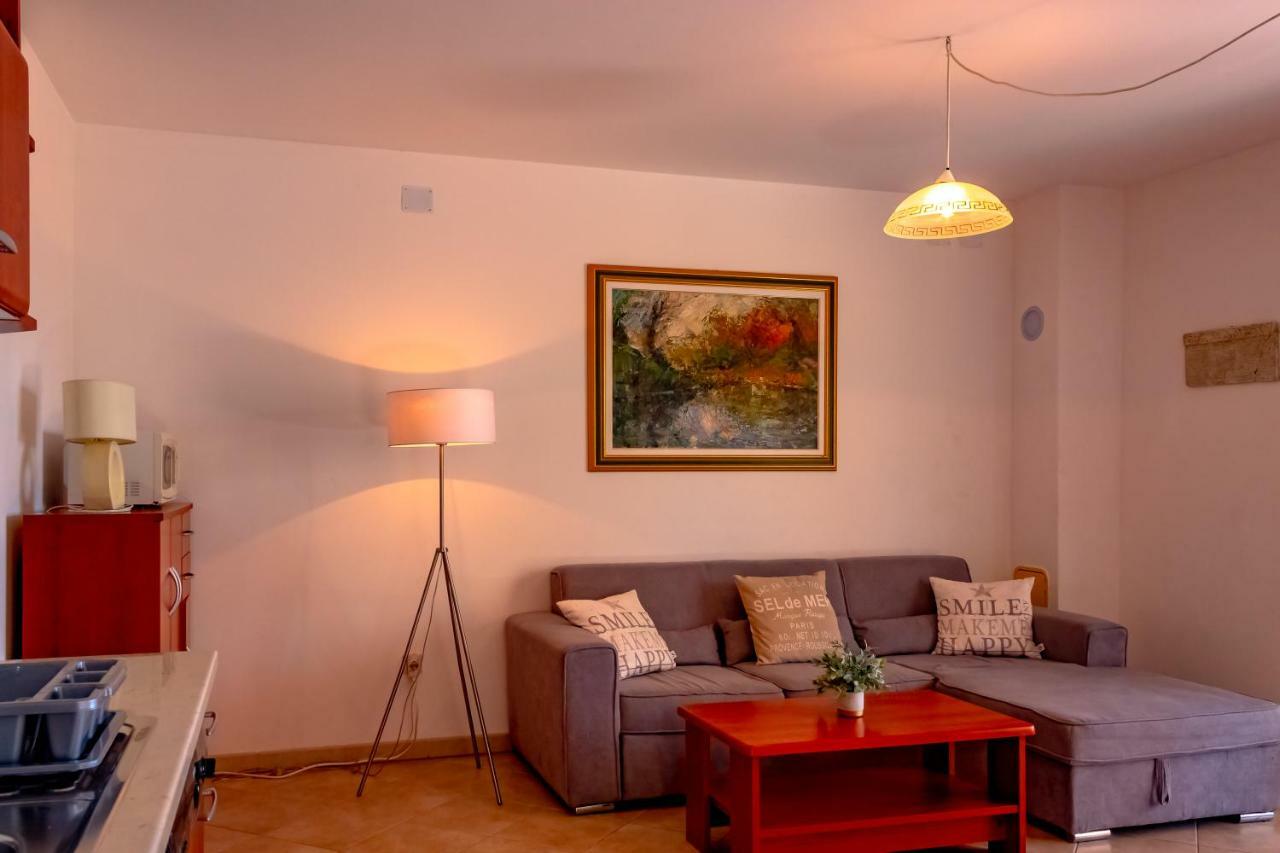 Apartmán Abby Kornić Exteriér fotografie