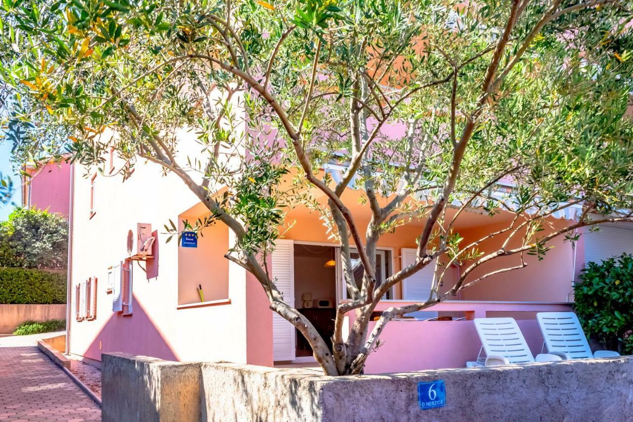 Apartmán Abby Kornić Exteriér fotografie