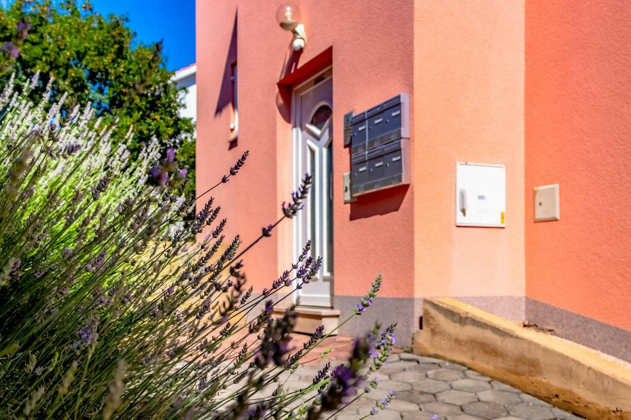 Apartmán Abby Kornić Exteriér fotografie